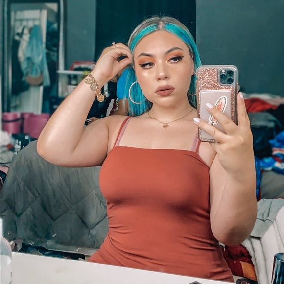 Meet your Posher, Mercedes - Picture 2 of 3